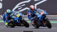 Di tengah-tengah rumor masa depan Suzuki di MotoGP, prestasi Alex Rins dan Joan Mir sejatinya tidak buruk-buruk amat. Foto: AFP/BAY ISMOYO