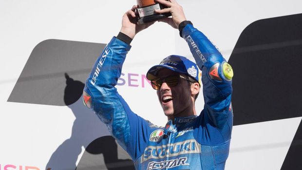 LAGOA, ALGARVE, PORTUGAL - NOVEMBER 07: Joan Mir of Spain and Team Suzuki ECSTAR celebrates the second place on the podium during the MotoGP race during the MotoGP Of Portugal - Race on November 07, 2021 in Lagoa, Algarve, Faro. (Photo by Mirco Lazzari gp/Getty Images)
