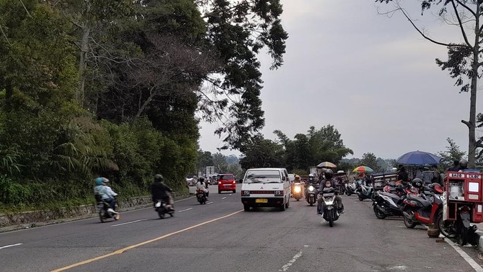 Kawasasn Puncak, Cisarua, Bogor, Jawa Barat, Selasa (3/5/2022) petang.