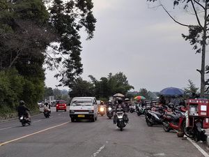 Cisarua Puncak Ramai Lancar, Arus Lalu Lintas Normal di Dua Arah