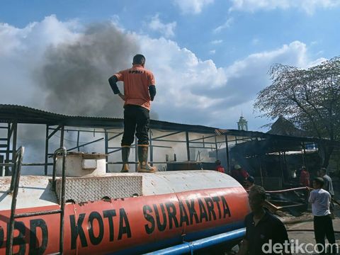 Kebakaran di Pasar Gilingan, Selasa (3/5/2022)