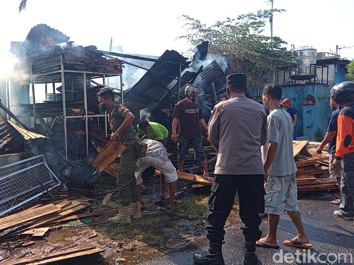 Kebakaran di Pasar Gilingan, Selasa (3/5/2022)