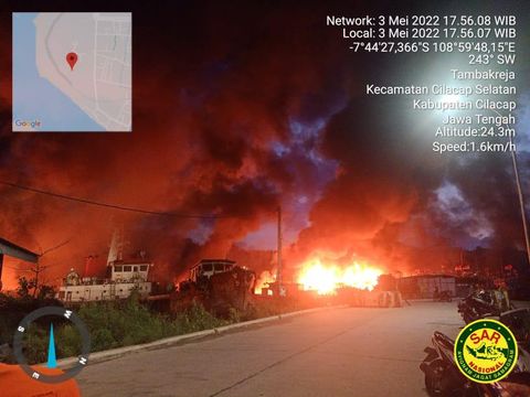 Kebakaran Kapal di Pelabuhan Wijayapura, Selasa (3/5/2022)