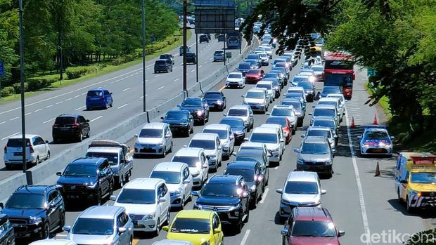 Kemacetan di Tol Surabaya-Gempol