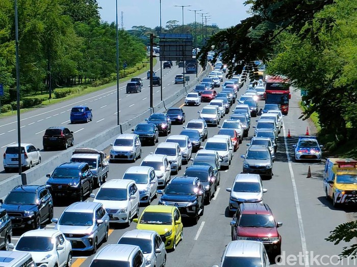 Kemacetan di Tol Surabaya-Gempol