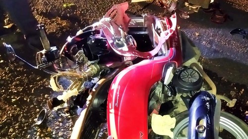 Kondisi sepeda motor honda Scoopy yang dikendarai korban ringsek pada bagian depan, Senin (2/5/2022) (dok. Polres Jembrana).