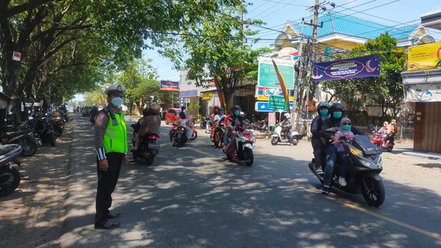 Lalin Manyar Gresik Arah Paciran sempat Macet