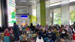 Lebaran Kedua, Stasiun Gambir Masih Dipadati Pemudik