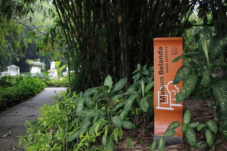 Makam Belanda kuno Kebun Raya Bogor.