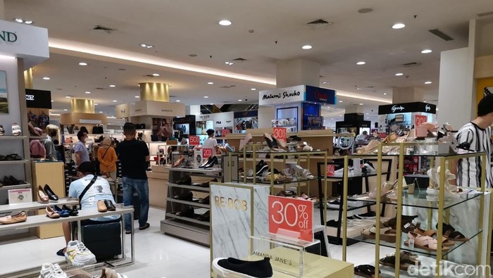 Mal mulai menarik pengunjung di Lebaran kedua dengan aneka diskon