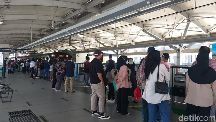MRT Jakarta di hari kedua Lebaran 2022