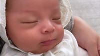 Potret Baby Izz saat diajak merayakan Idul Fitri di Konsulat Jenderal RI di Los Angeles. (Foto: dok. Instagram Nikita Willy)