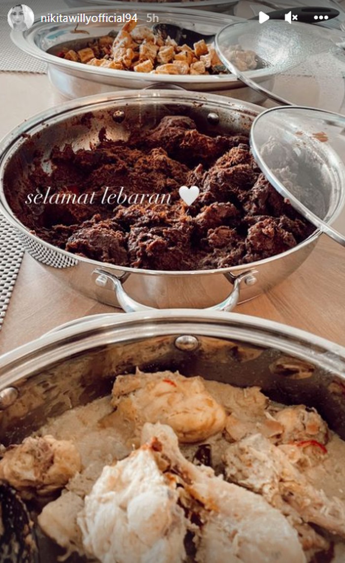 Nikita Willy Lebaran Nikita Willy di Amerika Serikat sajikan makanan Indonesia.