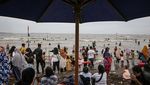 Pantai di Sejumlah Daerah Nggak Ada Sepinya Saat Libur Lebaran