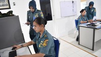Seperti kisah yang diutarakan Letda Laut (S/W) Catur Arum Nuryani dari Skuadron 800 Wing Udara 2, Surabaya, Jawa Timur. Dia menceritakan ketika mendapat tugas untuk mengikuti seleksi masuk pendidikan penerbangan Angakatan Laut.
