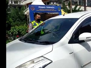 Sejumlah Pemobil Adu Mulut dengan Polisi Saat One Way Puncak Arah Jakarta