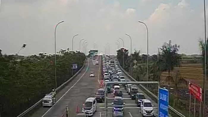 Penampakan Kemacetan di GT Jombang dan Exit Tol Tembelang