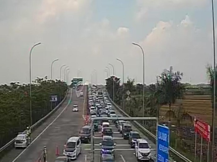 Penampakan Kemacetan di GT Jombang dan Exit Tol Tembelang