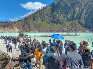 Penampakan Objek Wisata Kawah Putih yang Ramai Pengunjung