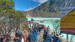 Penampakan Objek Wisata Kawah Putih yang Ramai Pengunjung