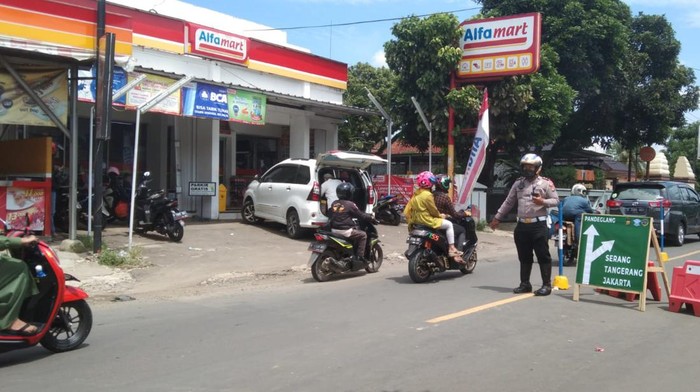 Pengalihan arus lalu lintas Pandeglang menuju Rangkasbitung (dok. Istimewa)