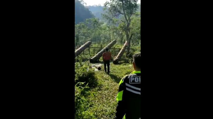 Perang meriam di Tasik dibubarkan polisi-warga.