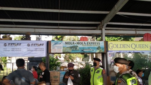 Polisi memantau situasi kawasan pantai Sanur, utamanya Dermaga Penyeberangan, Selasa (3/5/2022)