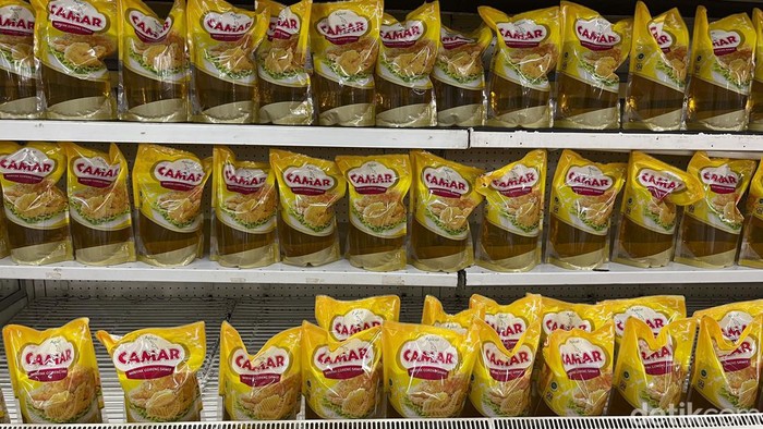 Berdasarkan pantauan detikcom, Selasa (3/5/2022), harga minyak goreng kemasan bermerek yang ada di beberapa minimarket di kawasan Sudirman, Jakarta Pusat, masih cukup mahal. Misalnya, harga minyak goreng ukuran 2 liter masih ada yang dihargai Rp 50 ribuan.