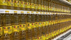 Potret Stok Minyak Goreng Melimpah di Minimarket, Segini Harganya