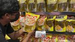 Potret Stok Minyak Goreng Melimpah di Minimarket, Segini Harganya