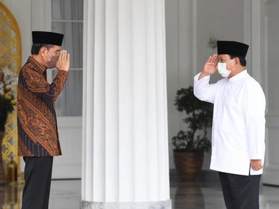 Momen Saling Hormat Jokowi dan Prabowo saat Silaturahmi Lebaran