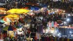 Ramainya Pasar Malam di India Saat Lebaran