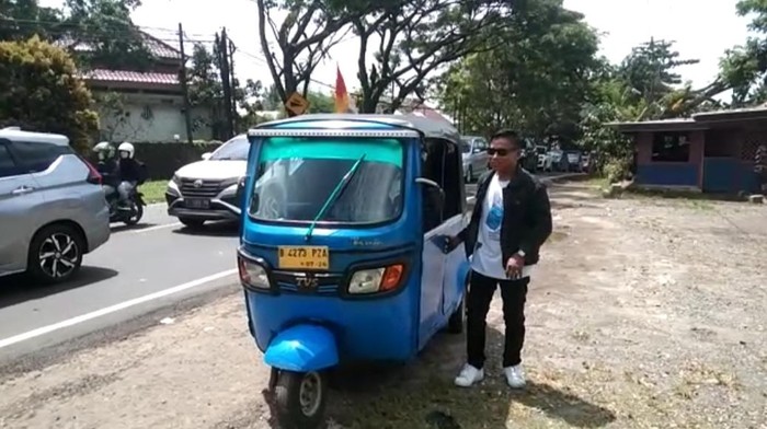 Ramli yang mudik dari Jakarta ke Lebak naik bajaj (Fathul-detikcom)