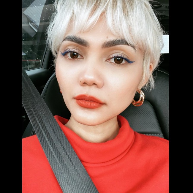Sebelum menikah dengan Josscy, Rina Nose sudah pernah dua kali mengalami kegagalan. Pernikahan Rina Nose dengan suami pertamanya hanya bertahan selama 50 hari. Setelah itu ia sempat kembali menikah dengan pria bernama Ridwan Federani Anwar, namun hanya bertahan 3 bulan sebelum akhirnya kembali memutuskan bercerai. Foto: Instagram @rinanose16