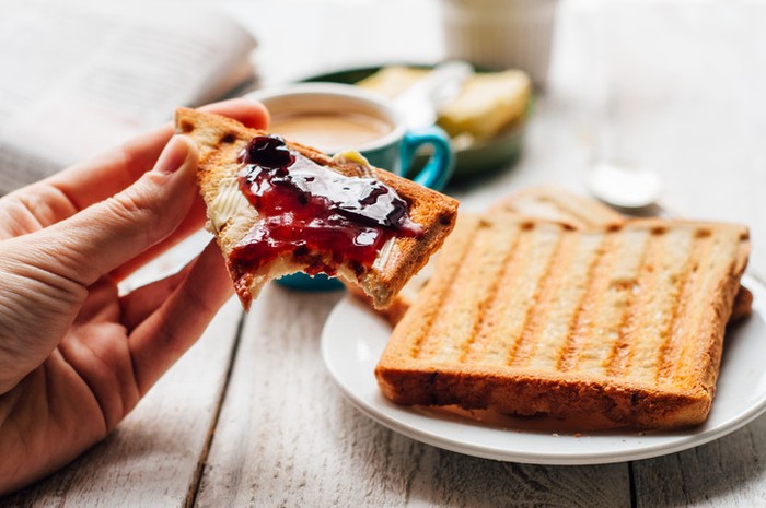 Cara Makan Roti Panggang
