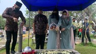 Ziarah ke Makam Ibunda, AHY Ingin Wujudkan Cita-cita Ani Yudhoyono