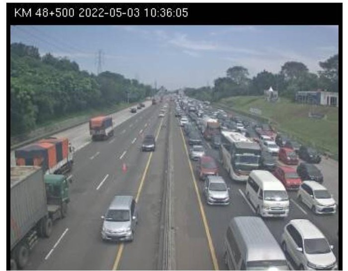 Screenshot CCTV Tol Jakarta arah Cikampek pada 3 Mei 2022 (dok. Aplikasi Travoy)