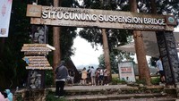 Mayoritas wisatawan ke Situ Gunung disebutnya berasal dari luar Kota Sukabumi misalnya seperti DKI Jakarta.