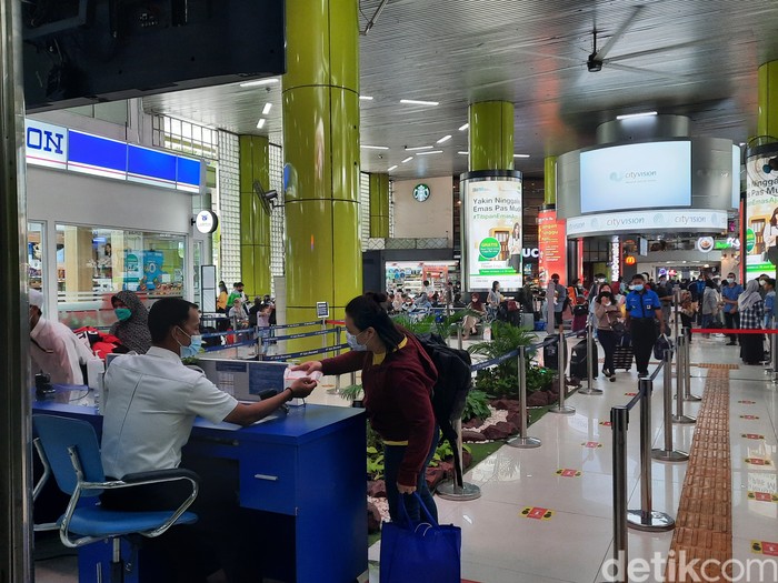 Stasiun Gambir hari kedua lebaran