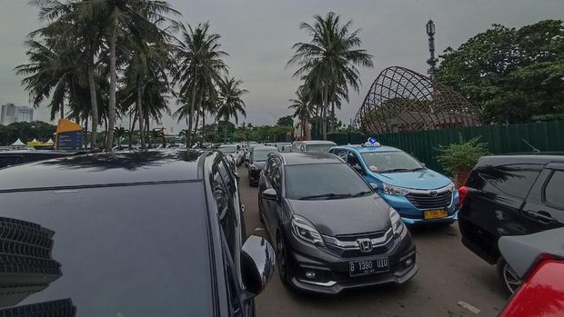 Suasana di Taman Impian Jaya Ancol pada Selasa (3/5/2022) sore.