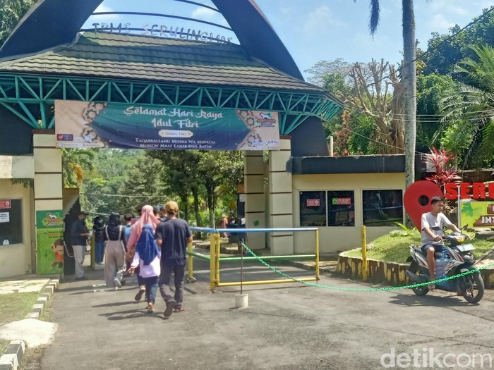 Suasana Serulingmas Zoo Banjarnegara ramai pengunjung, Selasa (3/5/2022).