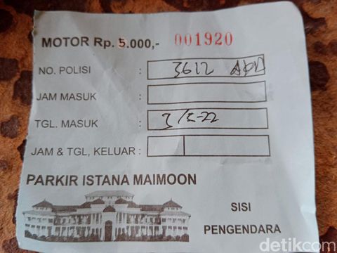 Karcis parkir Istana Maimun.