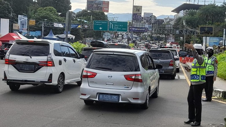 Titik-titik Macet Kawasan Puncak Lebaran Hari Kedua, Berikut Titik-titik Macet Kawasan Puncak, Selasa (3/5/2022) Pagi Ini.