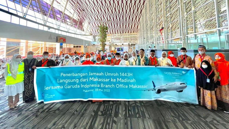 Maskapai Garuda Indonesia pada Selasa (3/5/2022) mulai melayani penerbangan Umrah bagi jamaah asal Indonesia yang berada di Sulawesi Selatan dan sekitarnya seiring dengan telah dioperasikannya kembali Bandara Internasional Sultan Hasanuddin untuk layanan penerbangan umrah maupun penerbangan luar negeri lainnya.