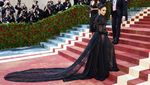 Gaun Menerawang Vanessa Hudgens di Met Gala 2022
