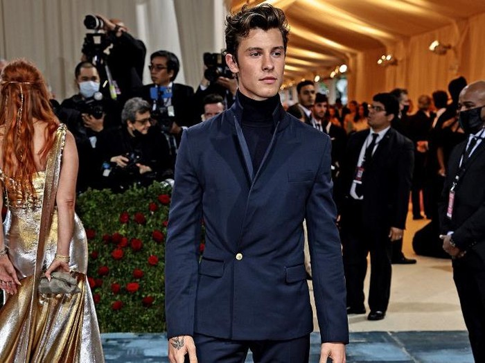 NEW YORK, NEW YORK - MAY 02: Shawn Mendes attends The 2022 Met Gala Celebrating In America: An Anthology of Fashion at The Metropolitan Museum of Art on May 02, 2022 in New York City.   Dimitrios Kambouris/Getty Images for The Met Museum/Vogue/AFP (Photo by Dimitrios Kambouris / GETTY IMAGES NORTH AMERICA / Getty Images via AFP)