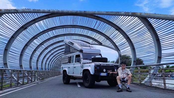 Warga Italia Keliling Dunia Dengan Campervan