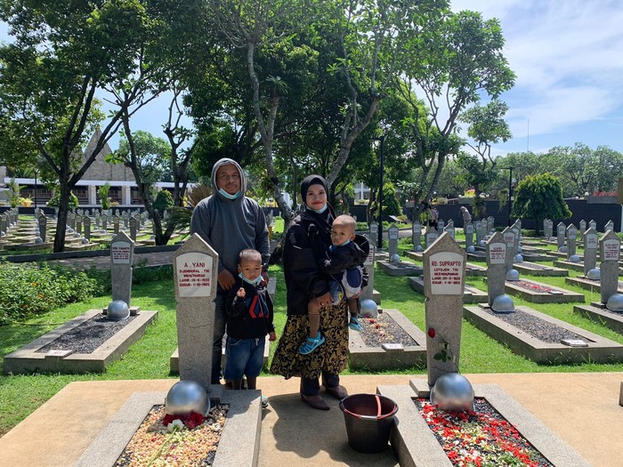 Warga pilih wisata edukasi di Taman Makam Pahlawan Kalibata.