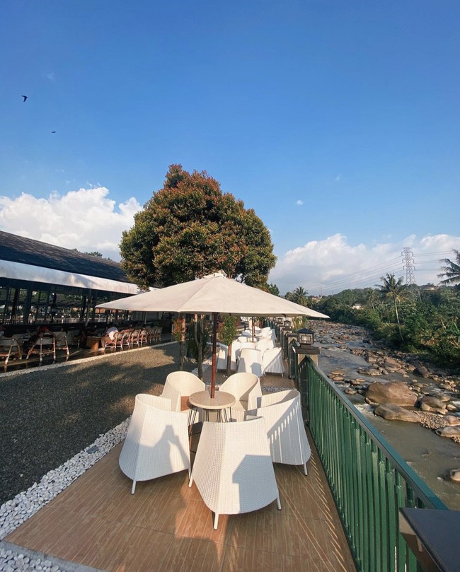 5 Coffee Shop di Jalur Puncak Buat Santai, Pemandangannya Keren!