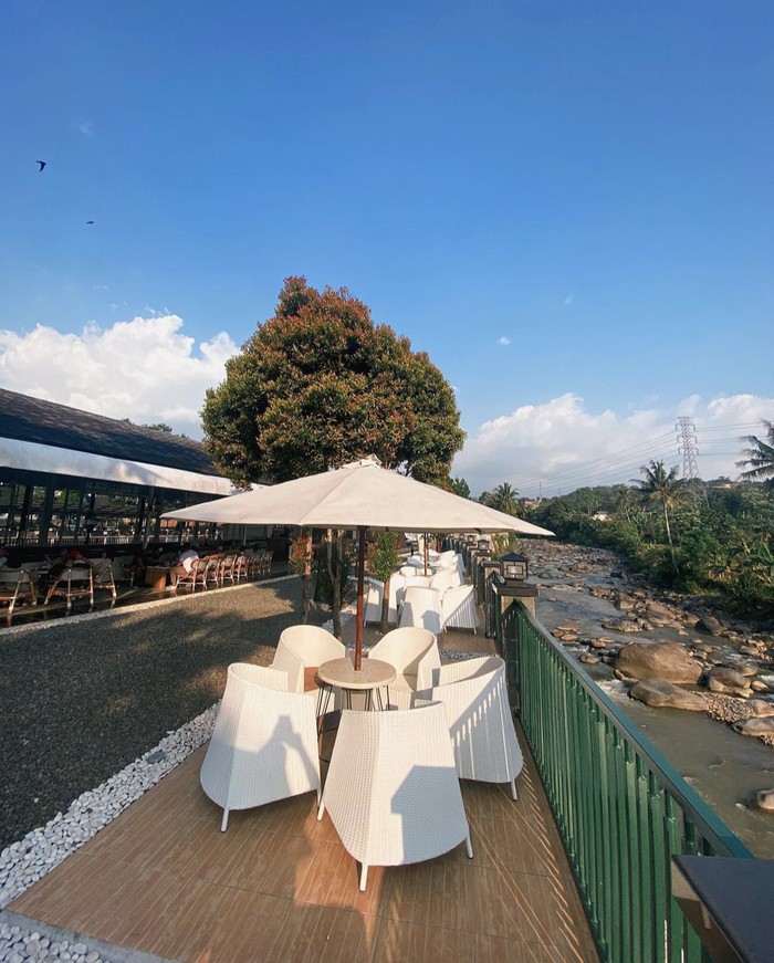 5 Coffee Shop di Jalur Puncak Buat Santai, Pemandangannya Keren!